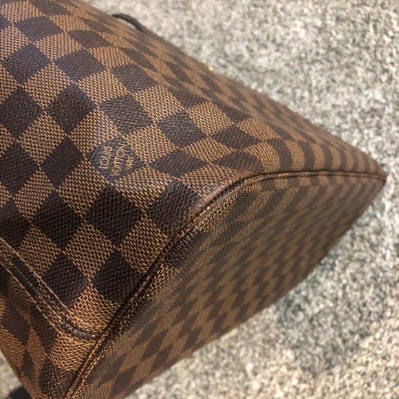 Louis Vuitton Neverfull MM - Picture 9 of 15